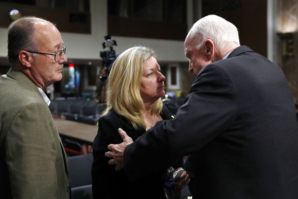 Sid and Theresa Palmer visit Sen. John McCain
